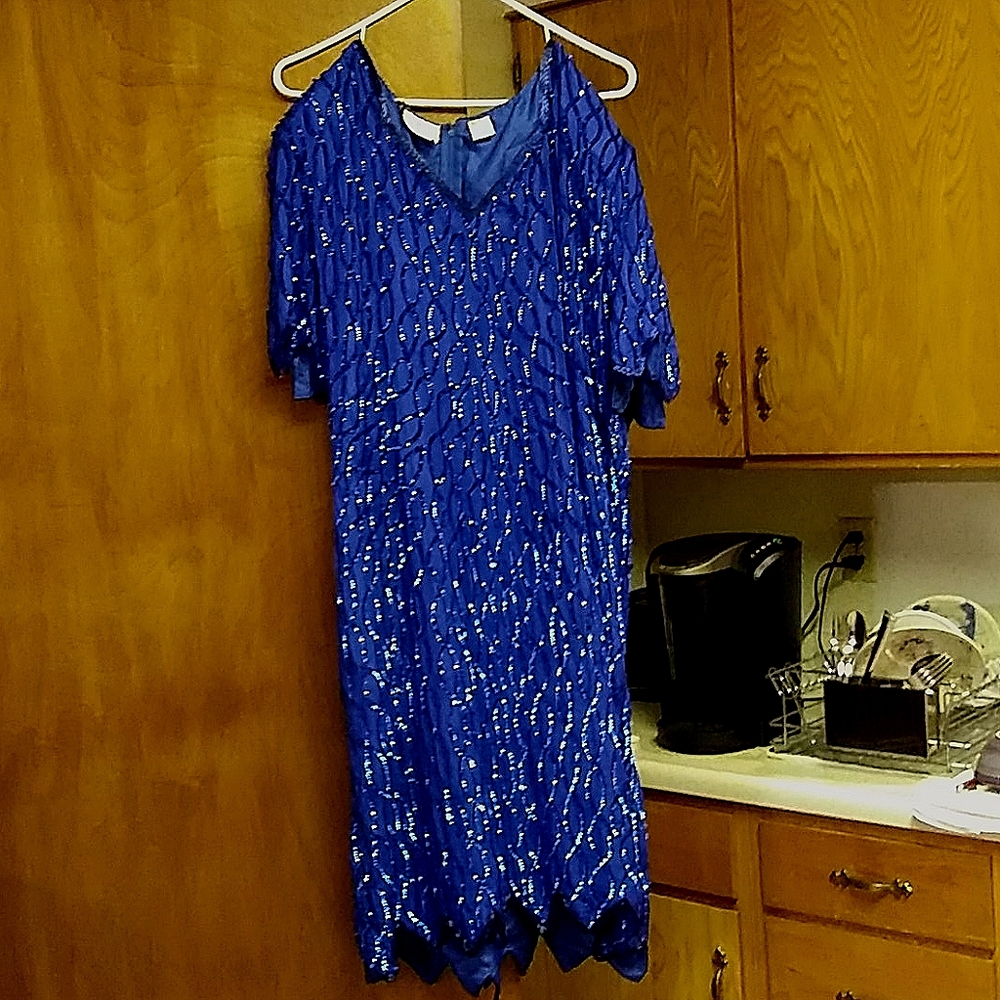 Dark blue evening dress that sparkles like crazy!